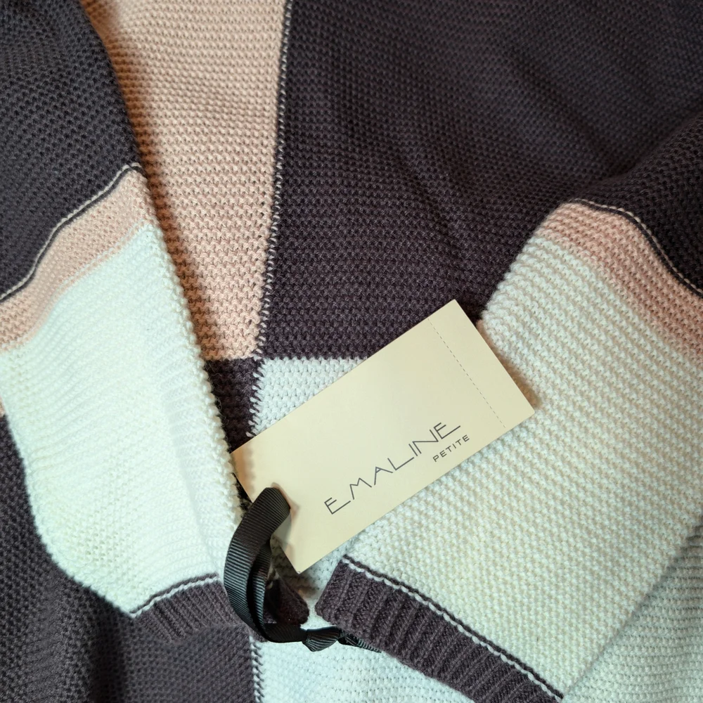 Elegant Colorblock Cowl Neck Sweater - Picture 9 of 9